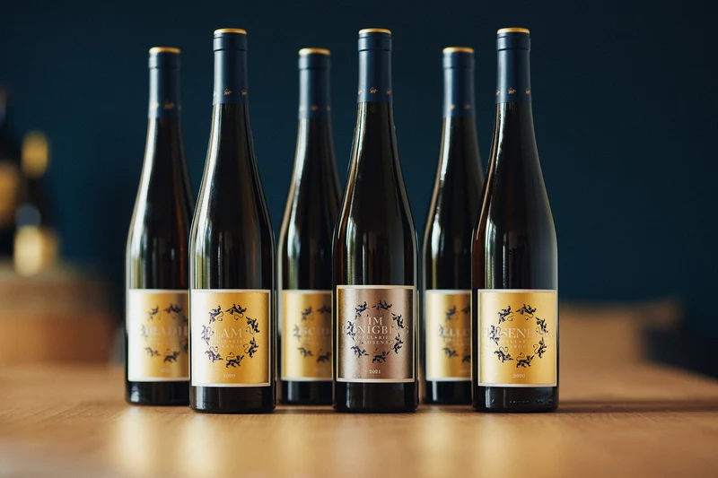 LÖWENKISTE Lagenrieslinge Jahrgang 2023 in der original Holzkiste