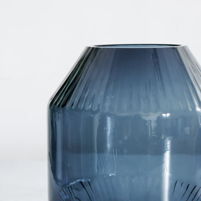 Kleine blaue Glasvase