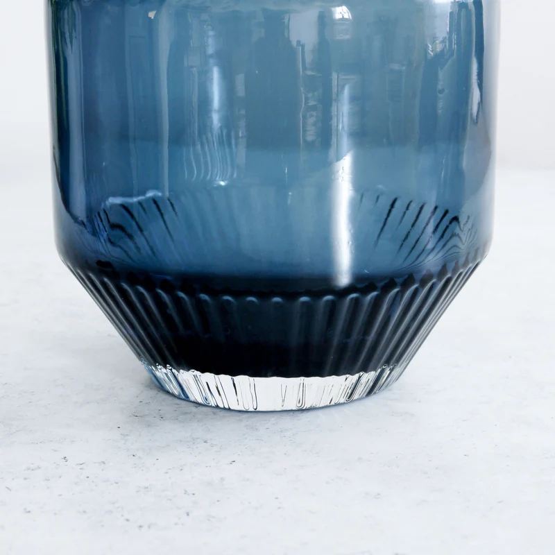 Kleine blaue Glasvase