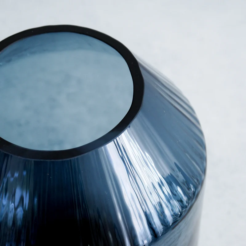 Kleine blaue Glasvase