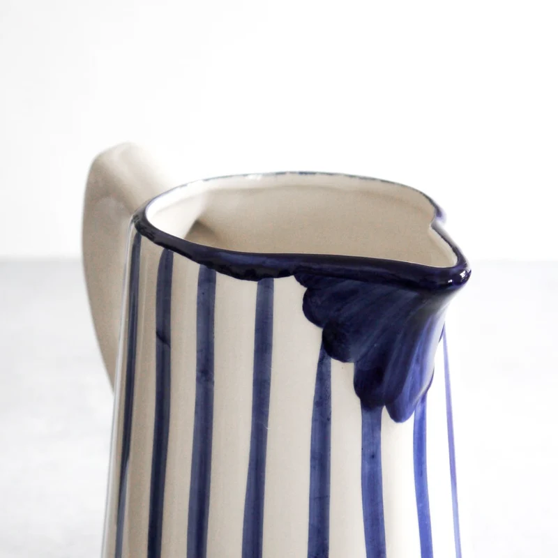 Traditioneller Krug in blau 2L