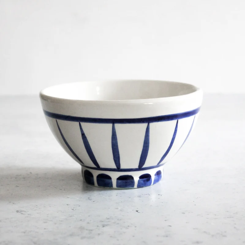 Traditionelle mittlere Schale in Blau