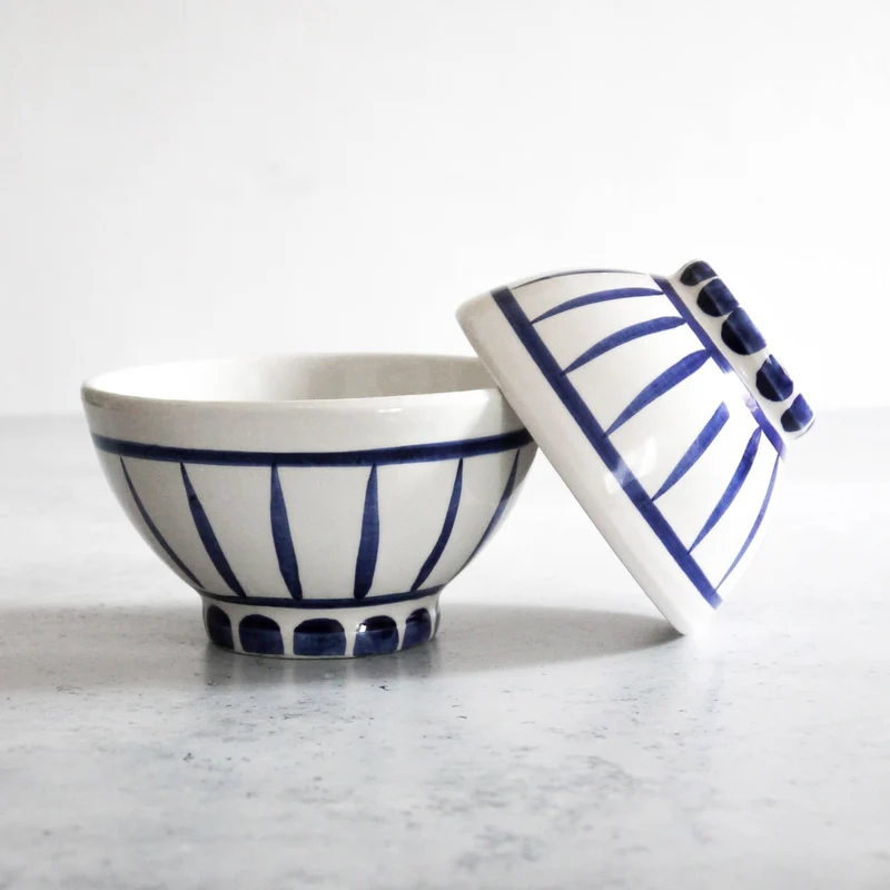 Traditionelle mittlere Schale in Blau